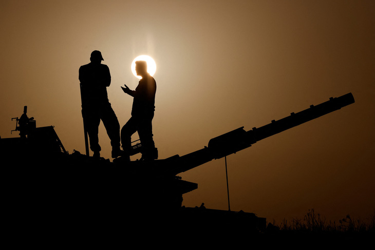 Lực lượng Israel được triển khai ở biên giới với Dải Gaza ngày 23-11 - Ảnh: REUTERS