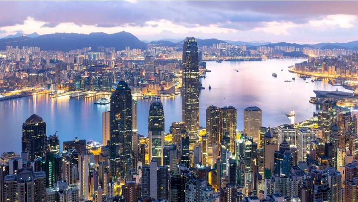 Các nhà kinh tế cho rằng doanh số bán đất giảm ở Hong Kong báo hiệu một cuộc suy thoái rộng hơn sắp diễn ra - Ảnh: Jingdaily