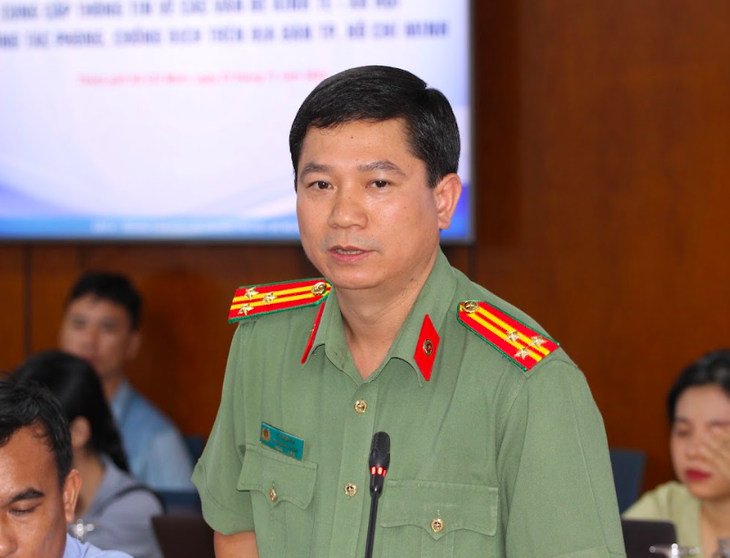 Thượng tá Lê Mạnh Hà - phó trưởng Phòng tham mưu Công an TP.HCM - thông tin tại họp báo - Ảnh: T.N