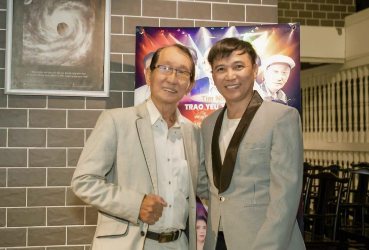 Nhạc sĩ Đài Phương Trang (trái) quan niệm viết ca khúc bi nhưng không bi lụy, phải có niềm tin - Ảnh: NVCC