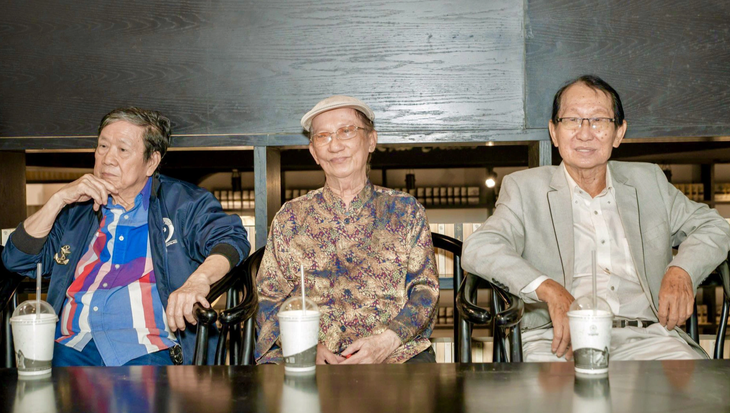 Nhạc sĩ Đài Phương Trang (bìa phải) và nhạc sĩ Nguyễn Vũ (bìa trái) trong một lần gặp mặt - Ảnh: NVCC