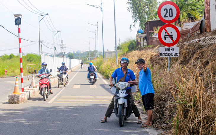 Nhà Bè: Nhiều hộ dân ấp 3 xã Phước Kiển lo lắng vì thiếu lối đi - Ảnh 4.