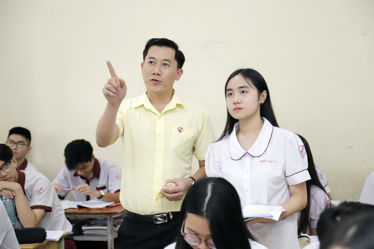 Trước khi đứng lớp trực tiếp giảng dạy, thầy Nguyễn Văn Hùng (hiện là giáo viên môn văn một trường tư thục ở TP Thủ Đức) đã có hơn 2 năm làm giám thị và từng bị tai nạn nghề nghiệp kiểu tình ngay lý gian - Ảnh: NHƯ HÙNG