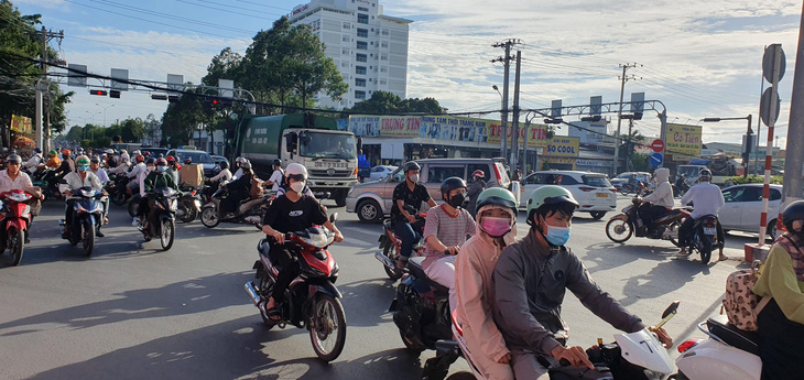 Nút giao Nguyễn Văn Linh - Nguyễn Văn Cừ (quận Ninh Kiều, TP Cần Thơ) thường xảy ra ùn tắc giao thông - Ảnh: LÊ DÂN