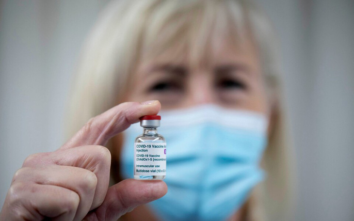 AstraZeneca phản pháo, nói cáo buộc vắc xin gây cục máu đông là mơ hồ