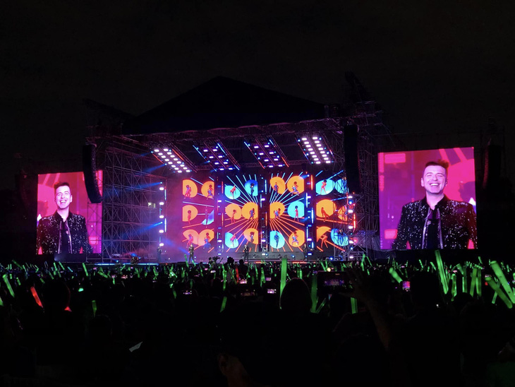 Sân khấu concert Westlife đêm thứ hai bùng nổ vì sự hưởng ứng của khán giả