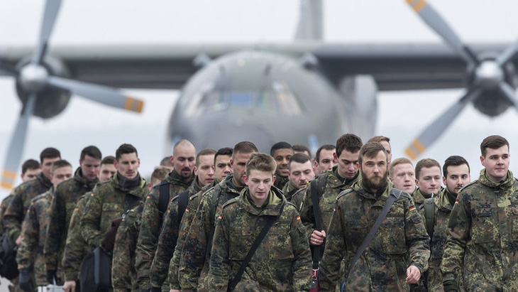 Lính Bundeswehr của Đức đến sân bay tại Lithuania năm 2017 - Ảnh: RT/AP