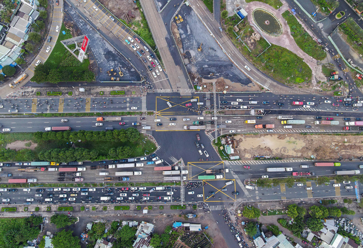 Toàn cảnh công trình nút giao thông An Phú (TP Thủ Đức) nhìn từ trên cao - Ảnh: CHÂU TUẤN