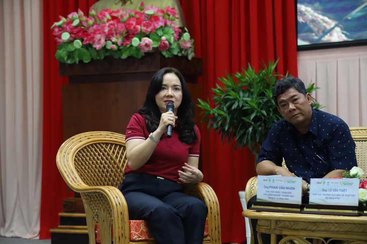 Bà Nguyễn Thị Hiền - phó tổng giám đốc Công ty cổ phần Phân bón Cà Mau - cho rằng bón phân cân đối sẽ góp phần hướng đến nền nông nghiệp xanh - Ảnh: CHÍ QUỐC