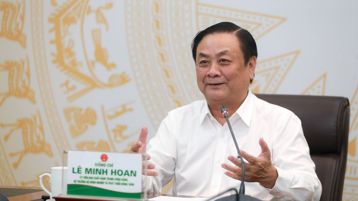 Bộ trưởng Lê Minh Hoan phát biểu trực tuyến từ điểm cầu Bộ Nông nghiệp và Phát triển nông thôn - Ảnh: CHÍ TUỆ