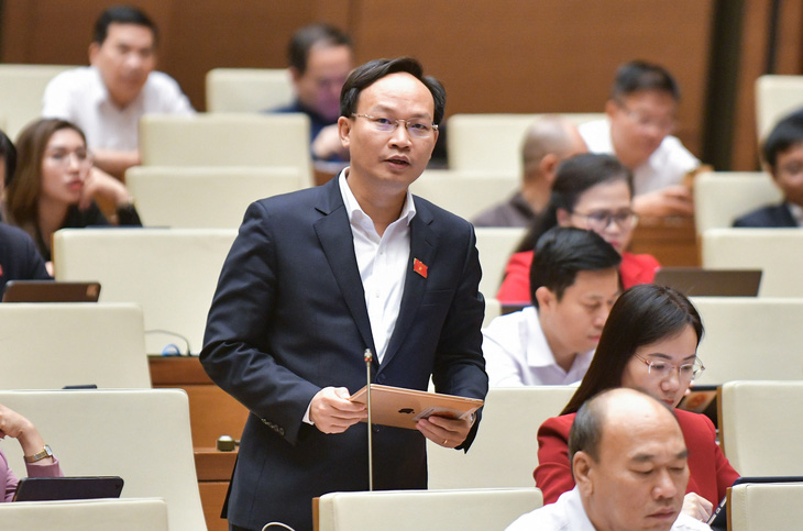 Đại biểu Phạm Văn Thịnh (Bắc Giang) ủng hộ dự thảo luật cấm tuyệt đối nồng độ cồn khi tham gia giao thông - Ảnh: GIA HÂN