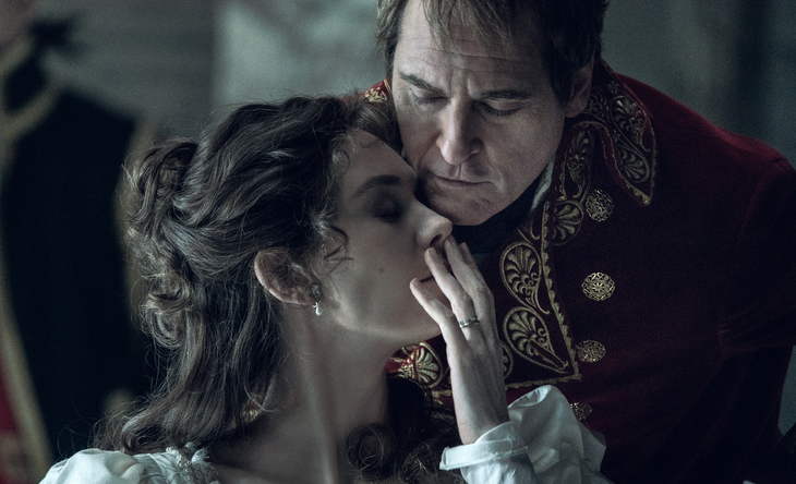 Joaquin Phoenix và Vanessa Kirby đã có những thử thách đặc biệt khi vào phim Napoleon