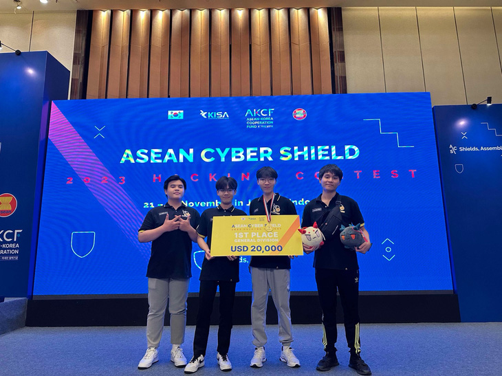 Đội UIT.purf3ct Trường đại học Công nghệ thông tin (Đại học Quốc gia TP.HCM) được trao giải nhất Cuộc thi ASEAN Cyber Shield (ACS) 2023 tối nay 24-11 tại Jakarta, Indonesia