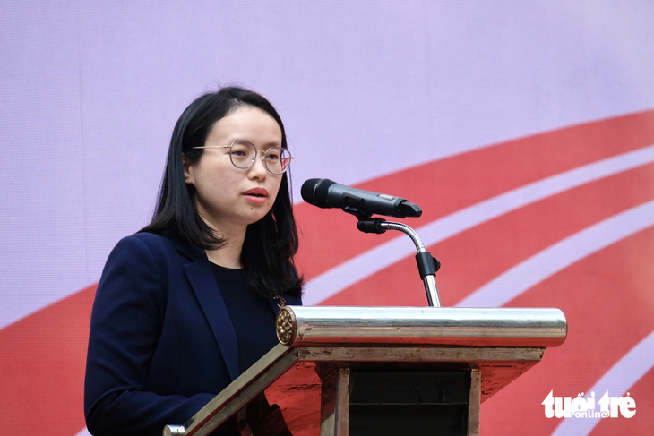 Bà Đặng Minh Huyền - giám đốc nhân sự Ngân hàng Thương mại cổ phần Quân đội (MB Bank) - phát biểu tại ngày hội - Ảnh: NGUYÊN BẢO