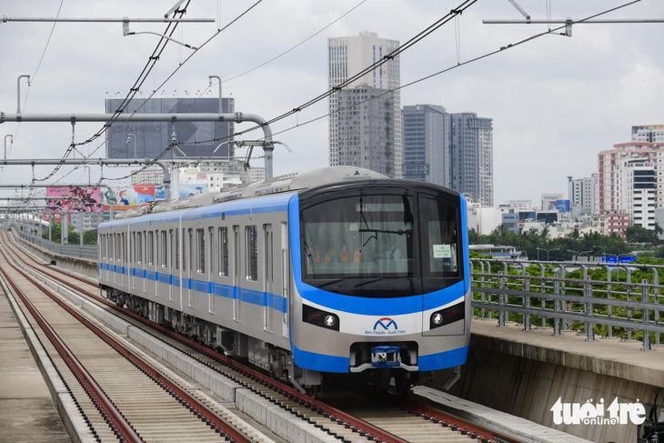 Tàu metro số 1 Bến Thành - Suối Tiên chạy thử ngày 29-8 - Ảnh: QUANG ĐỊNH