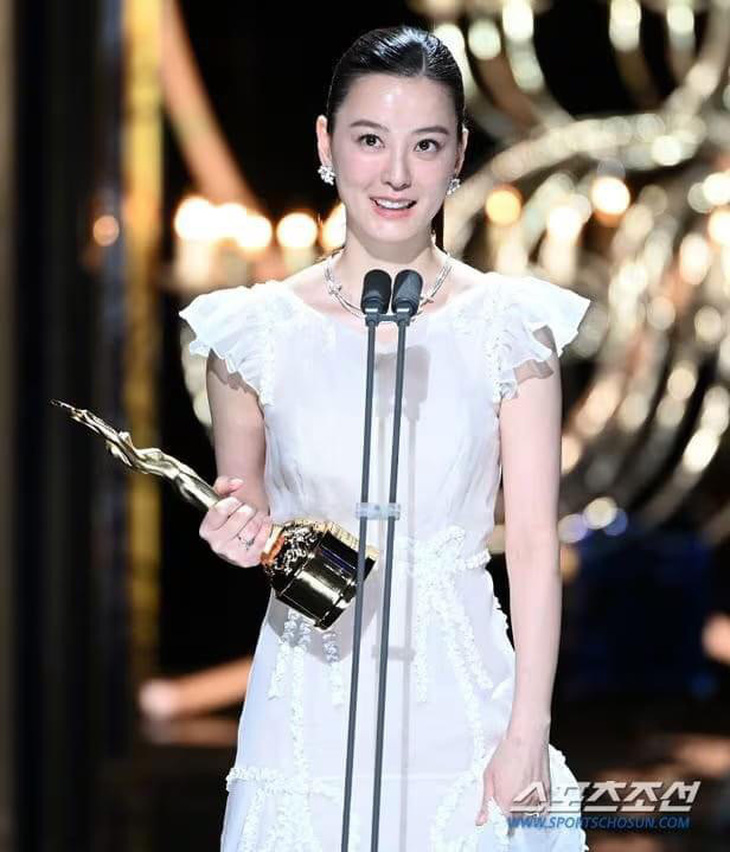 Jung Yu Mi chiến thắng ngôi vị Ảnh hậu với vai diễn trong Mộng du