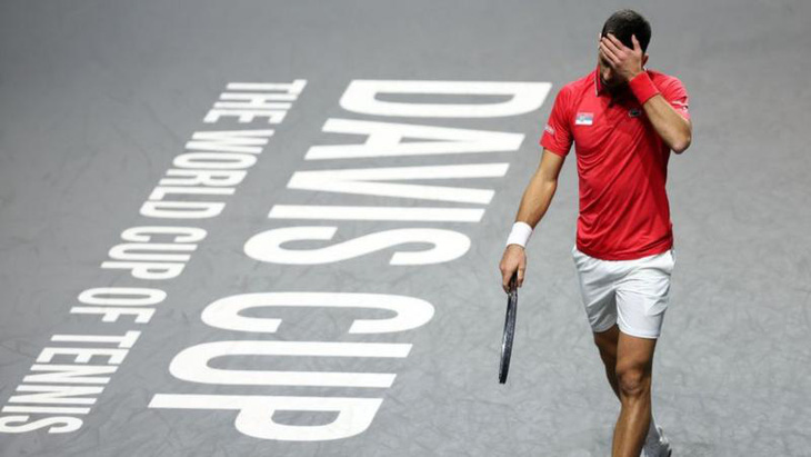 Djokovic thất vọng sau khi thất bại trước Sinner - Ảnh: Getty
