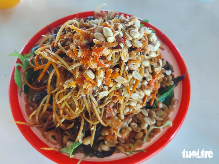 Món ăn bok lo hong mang đậm nét văn hóa của người dân Khmer - Ảnh: CHÍ CÔNG