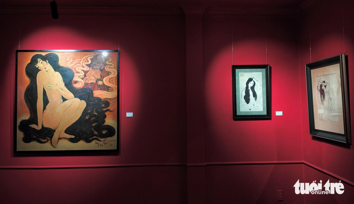 Từ trái sang: tranh &quot;Đạo và đời&quot; của Ngô Minh Cầu và hai bức tranh nude của Lưu Công Nhân - Ảnh: H.VY