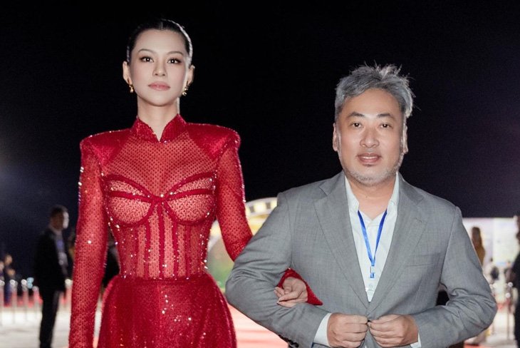 Sau khi công khai yêu nhau, Bùi Lan Hương và đạo diễn Nguyễn Quang Dũng sánh đôi trong nhiều sự kiện lớn - Ảnh: NVCC