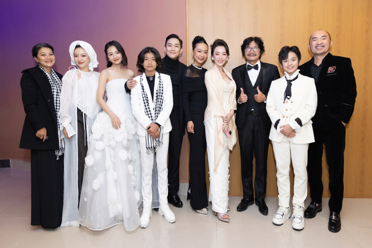 Dàn diễn viên quen thuộc hội ngộ trong đêm trao giải Liên hoan phim Việt Nam