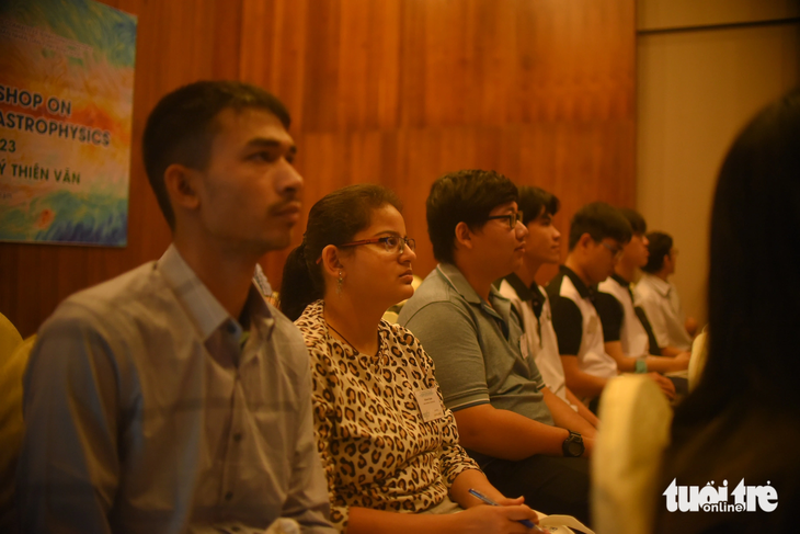 Nhiều nhà khoa học trẻ trên thế giới đã có mặt tại Trung tâm ICISE tham gia hội thảo - Ảnh: LÂM THIÊN