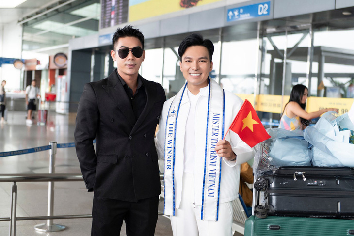 Á vương Mister Tourism World 2022 - Phùng Phước Thịnh tới ủng hộ người kế nhiệm