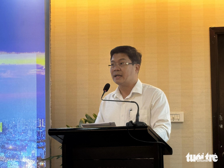 Ông Nguyễn Thành Lợi - phó trưởng Ban chuyên trách Ban An toàn giao thông TP.HCM - phát biểu tại hội thảo - Ảnh: THU DUNG