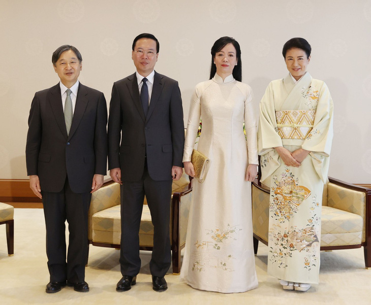 Chủ tịch nước Võ Văn Thưởng và phu nhân chụp ảnh cùng Nhật hoàng Naruhito và Hoàng hậu - Ảnh: TTXVN