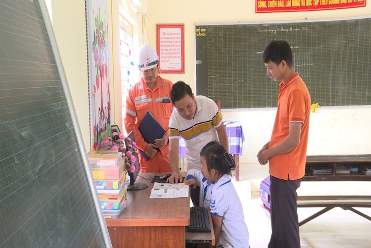 Điện lực Phú Thọ nỗ lực thực hiện chương trình mục tiêu Quốc gia về xây dựng Nông thôn mới- Ảnh 2.