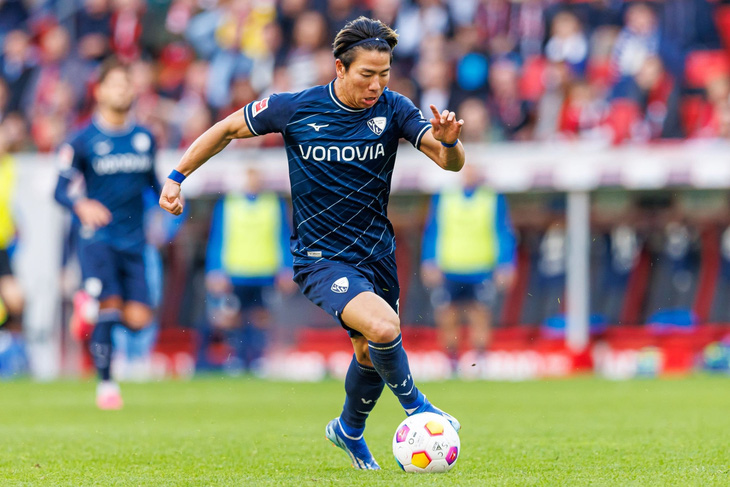 Takuma Asano đang chơi ấn tượng trong màu áo Bochum ở Bundesliga - Ảnh: FIRO