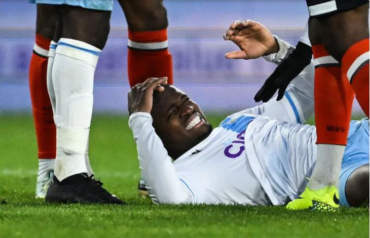Tiền vệ Cheick Doucoure đã phải phẫu thuật gót chân và có thể nghỉ thi đấu hết mùa giải - Ảnh: AFP