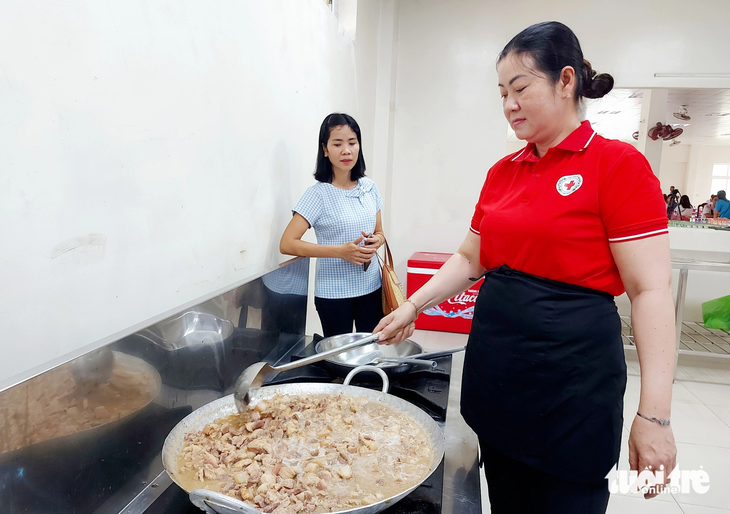 Mỗi ngày Bếp ăn tình thương Bệnh viện tỉnh Kiên Giang nấu hàng ngàn suất ăn cho bệnh nhân nghèo