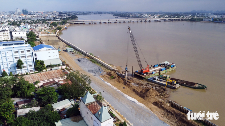 Điểm đầu của dự án tại mố A cầu Hóa An và điểm cuối tại khu vực giáp ranh huyện Vĩnh Cửu. Khi hoàn thành, đường ven sông có 6 làn đường, tạo cảnh quan đô thị dọc sông Đồng Nai, thúc đẩy phát triển kinh tế - xã hội - Ảnh: A LỘC