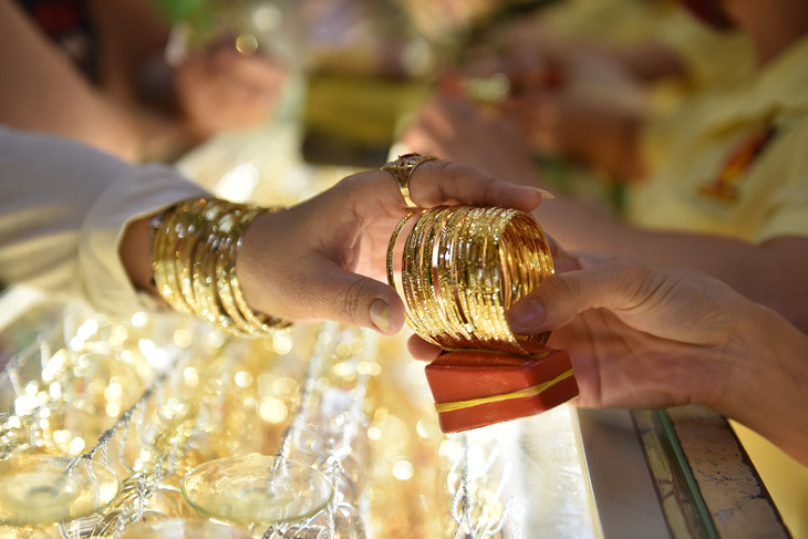Nhu cầu nhập khẩu vàng nguyên liệu cho sản xuất vàng trang sức, mỹ nghệ ở Việt Nam hiện khoảng 20 tấn/năm - Ảnh: NGỌC PHƯỢNG