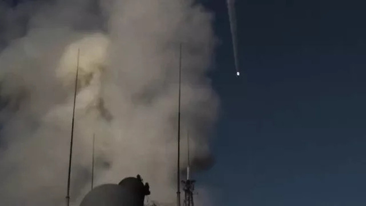 Bức ảnh được cắt ra từ đoạn video do Bộ Quốc phòng Nga đăng tải về vụ tấn công ở Biển Đen sáng 29-11 - Ảnh: RIA NOVOSTI