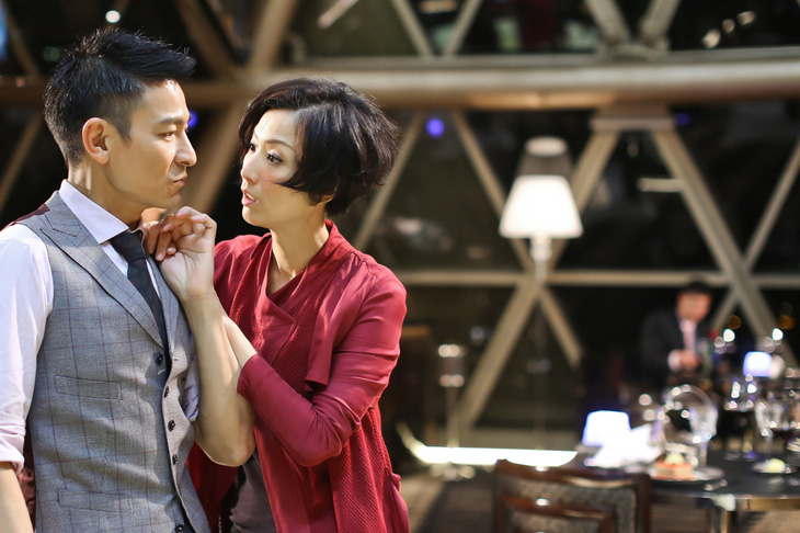 Trịnh Tú Văn cùng Lưu Đức Hoa trong một cảnh quay của Blind detective (2013), nhờ đó cô được đề cử nữ diễn viên chính xuất sắc nhất tại Giải thưởng điện ảnh Hong Kong