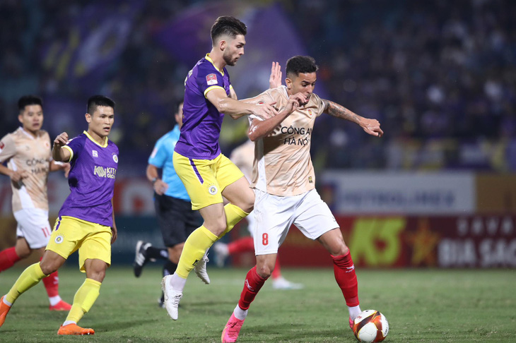 Công An Hà Nội (phải) thắng thuyết phục CLB Hà Nội ở vòng 3 V-League 2023 - 2024 - Ảnh: MINH ĐỨC