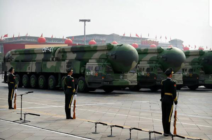 Tên lửa đạn đạo trong cuộc duyệt binh ở Bắc Kinh năm 2019 - Ảnh: AP