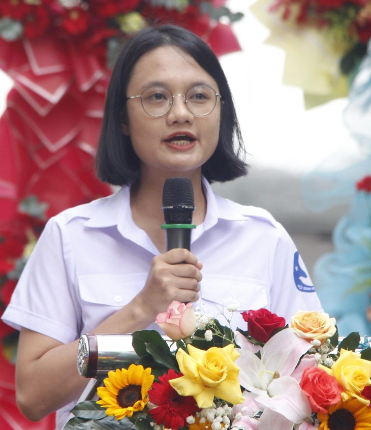 Chủ tịch Hội Sinh viên Việt Nam TP.HCM Trần Thu Hà phát biểu tại lễ khánh thành không gian truyền thống - Ảnh: CÔNG TRIỆU
