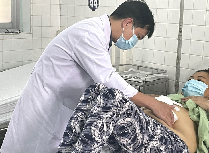 Bệnh nhân mắc ung thư tiêu hóa khám tại khoa ngoại tiêu hóa Bệnh viện Nguyễn Tri Phương được ghi nhận ngày càng trẻ hóa - Ảnh: Bệnh viện cung cấp 