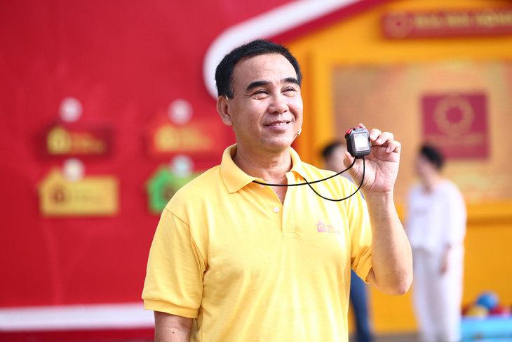 Quyền Linh là MC của chương trình Mái ấm gia đình Việt - Ảnh: BTC 