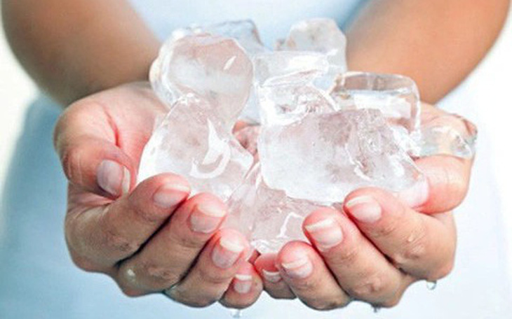 Có nên rửa mặt bằng nước đá lạnh mỗi sáng?