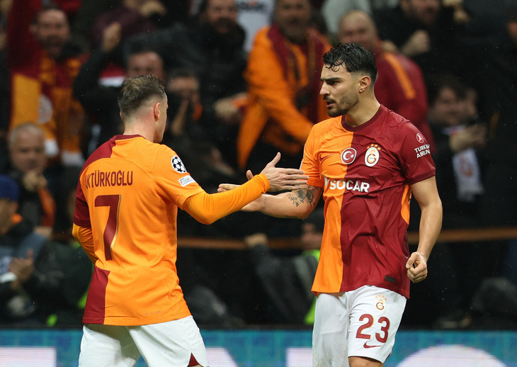 Cầu thủ Galatasaray ăn mừng bàn gỡ hòa 3-3 - Ảnh: REUTERS