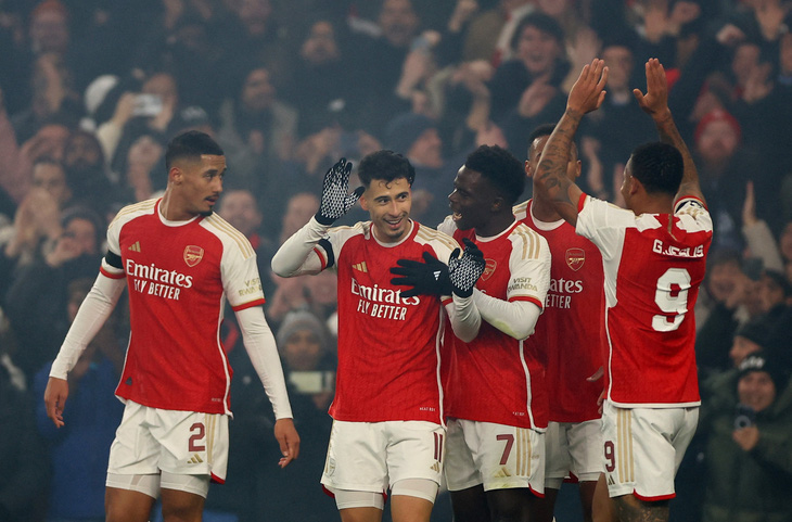 Các cầu thủ Arsenal có một trận đấu tưng bừng - Ảnh: REUTERS