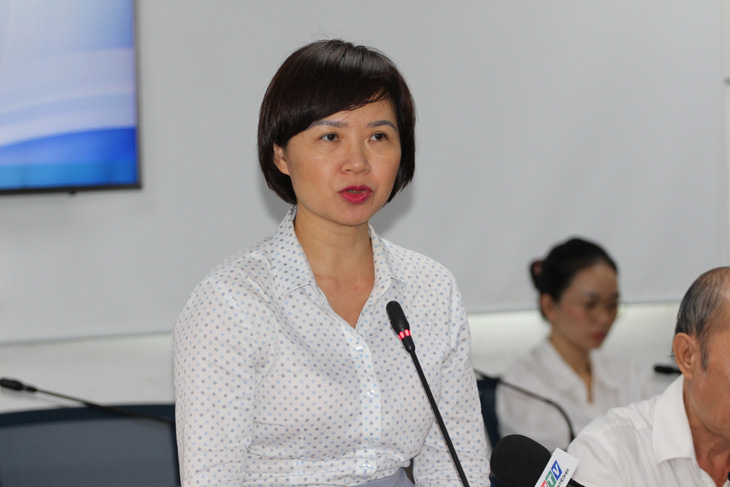 Bà Lê Hồng Nga - phó giám đốc Trung tâm Kiểm soát bệnh tật TP.HCM (HCDC) - thông tin tại họp báo - Ảnh: T.N.