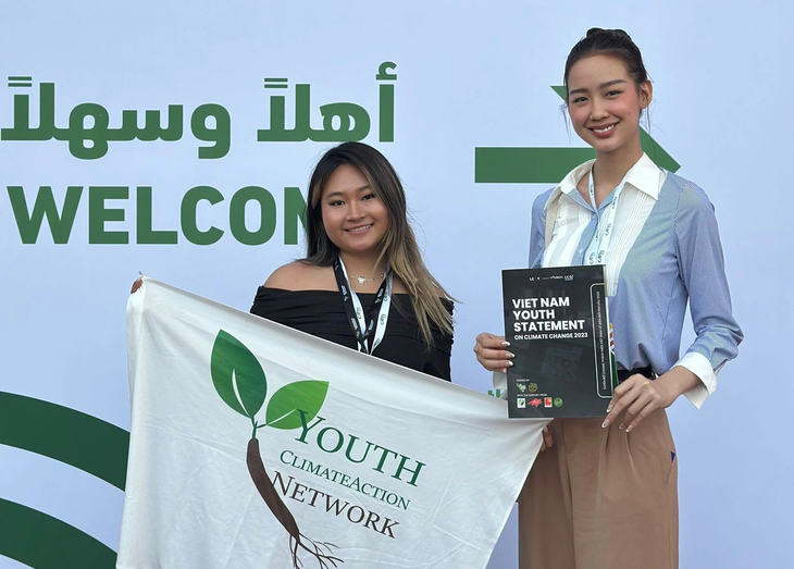 Hoa hậu Bảo Ngọc (phải) tham dự Hội nghị Thanh niên quốc tế về môi trường - Ảnh: NVCC