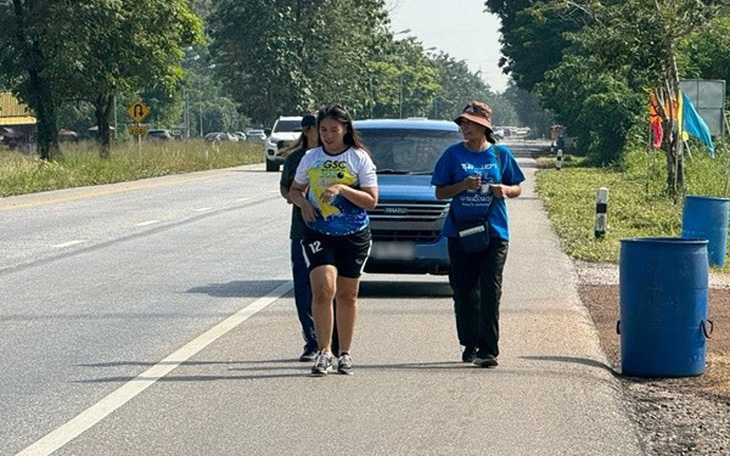 Chạy bộ 20km sau khi &quot;được&quot; ly hôn chồng