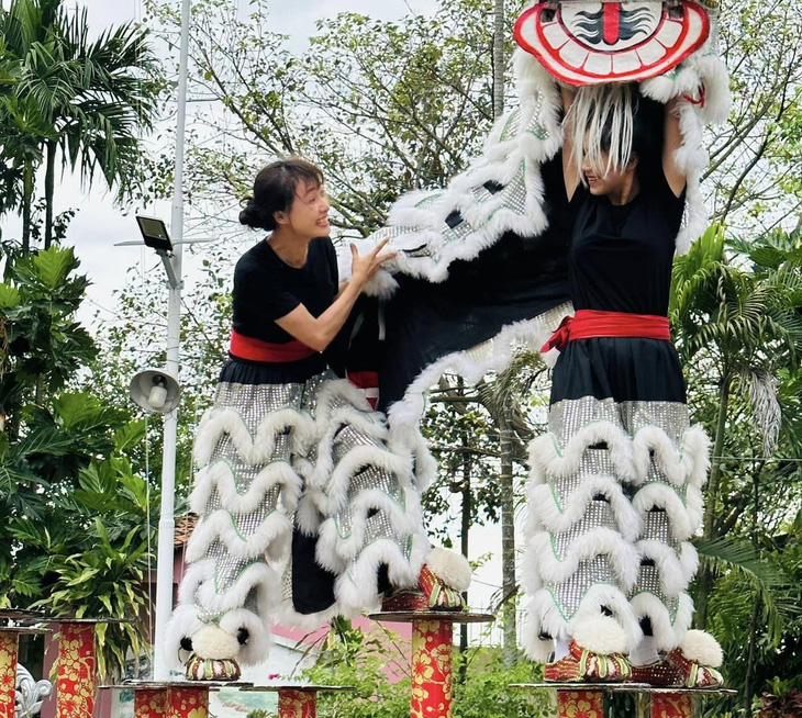 Lê Bê La đóng phim Long phụng sum vầy - Ảnh: ĐPCC