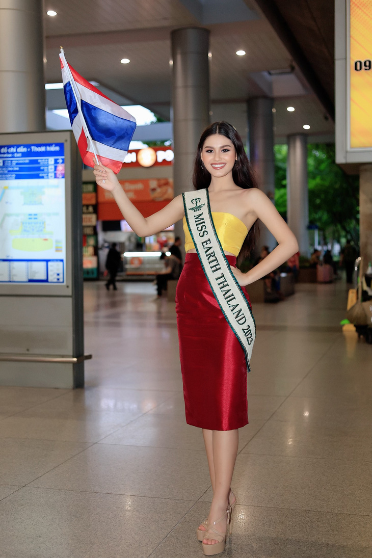 Dàn thí sinh Miss Earth 2023 diện áo dài khi đến Việt Nam- Ảnh 8.